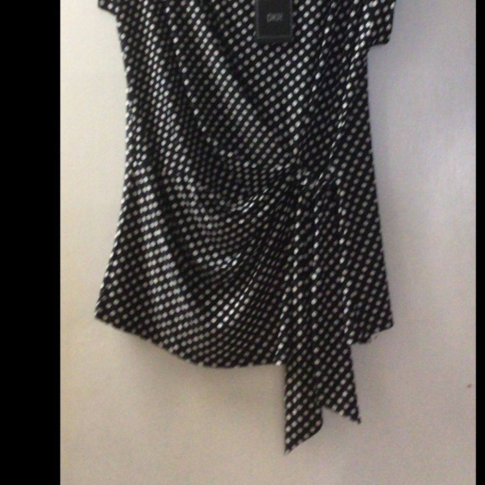 ⬇️ NWT Capsleeve Side Tie Top - Picture 2 of 7